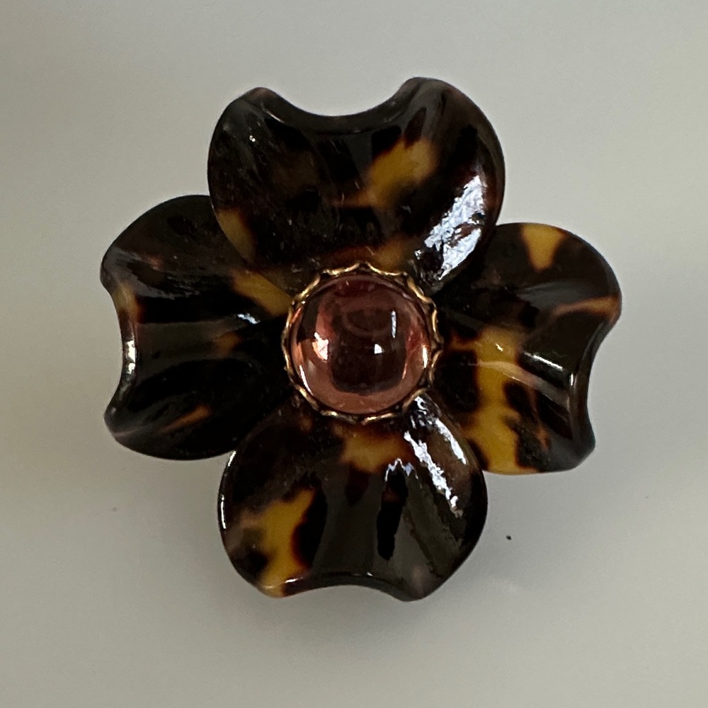 Tortoiseshell Flower Ring with Brown Center